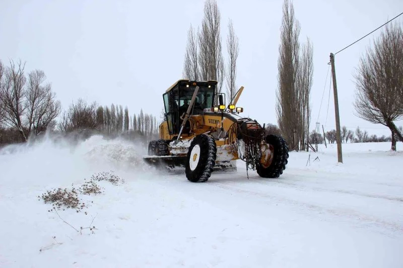 Sivas’ta 413 yerleşim yerinin yolu ulaşıma kapandı
