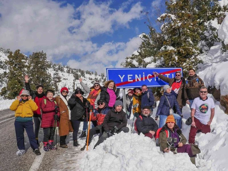Doğa gezginleri Silifke’de kar yürüyüşü yaptı

