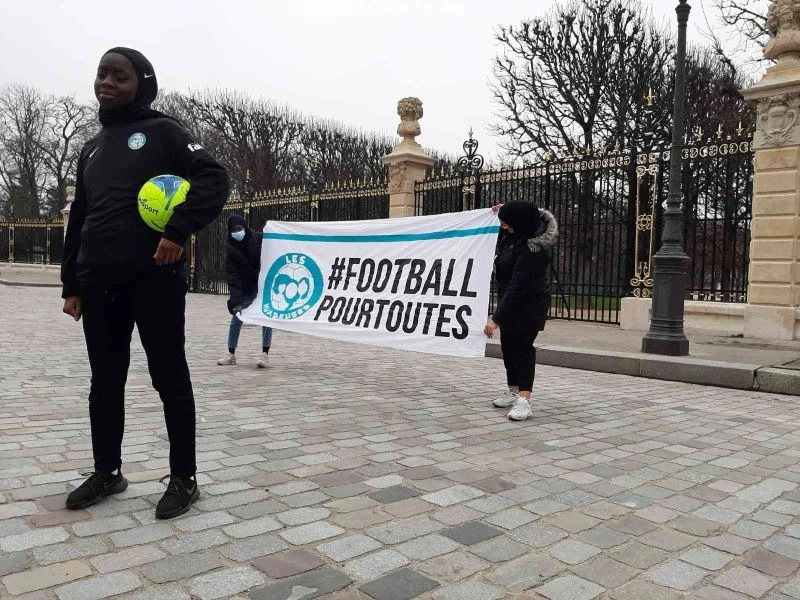 Fransa’da kadınlar müsabakalarda başörtüsü yasağını protesto etti
