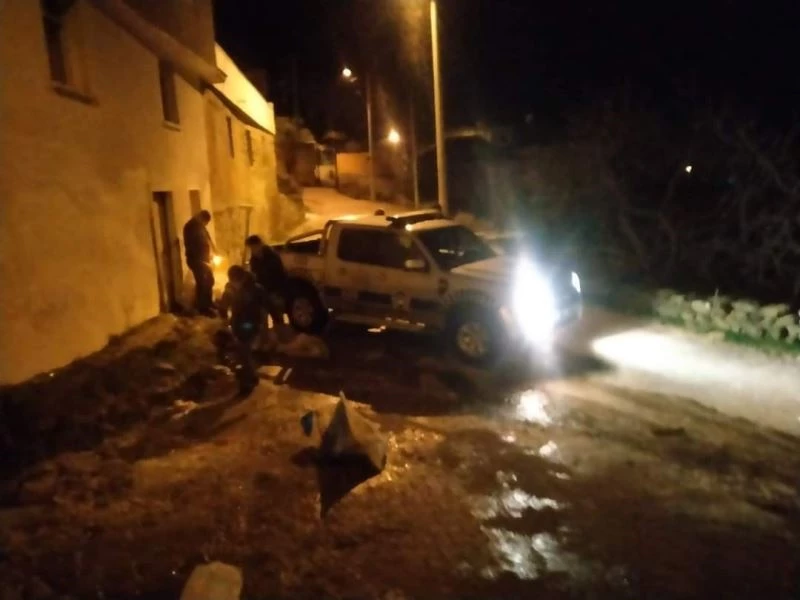 Evden çıkamayan vatandaşlar için tuzlama çalışması başlatıldı
