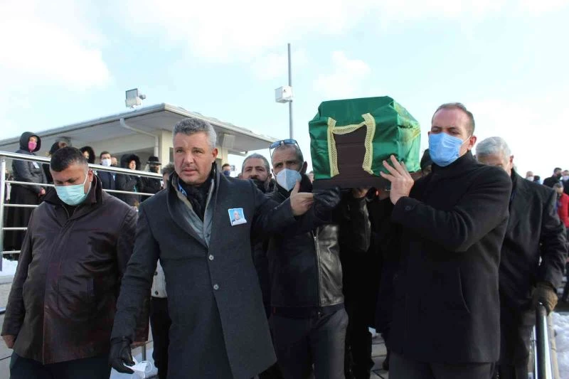 Özbek Saran son yolculuğa uğurlandı
