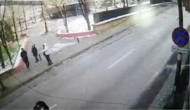 Bursa’da otobüse kartopu atan çocukları kovalayan otobüs şoförü bıçaklandı
