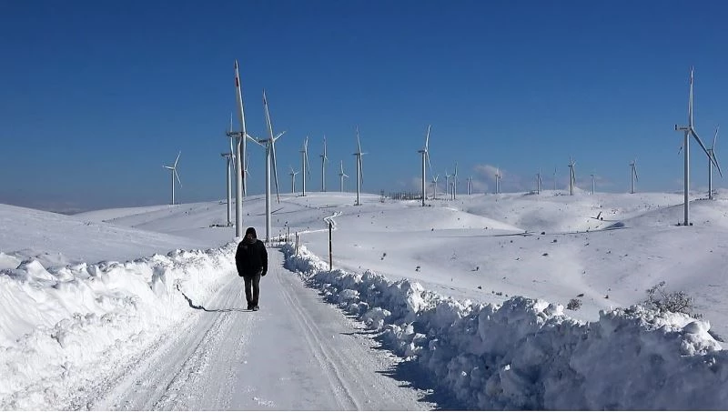 Türkiye’nin en yüksek rakımlı RES’in de masalsı görüntüler
