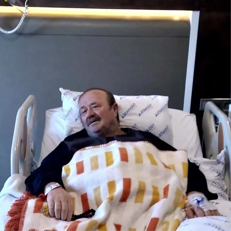 Buzlu zeminde düşen belediye başkanı ayak bileğini kırıldı
