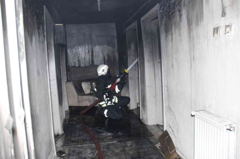 20 gün önce komşusunu öldürmüştü, evi kundaklandı
