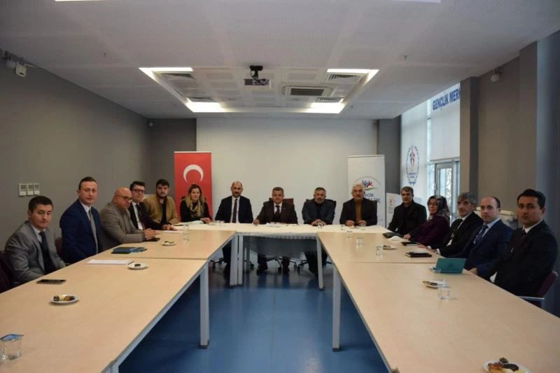 Gençler için yapılan ve yapılabilecek çalışmalar değerlendirildi
