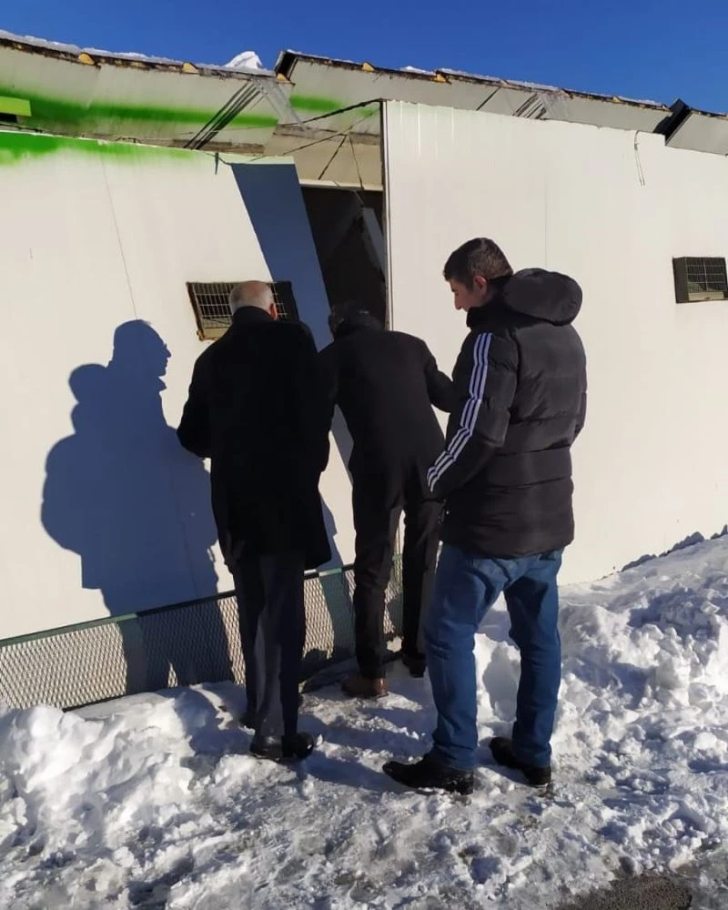 Kardan zarar gören işletmelerde hasar tespiti yapılıyor
