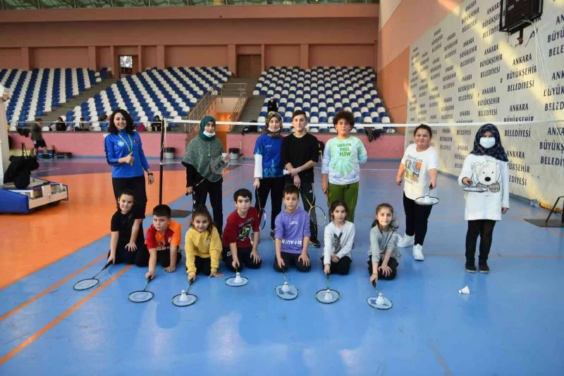 ASKİ Spor Kulübü, Başkentli çocukları badminton ile tanıştırdı
