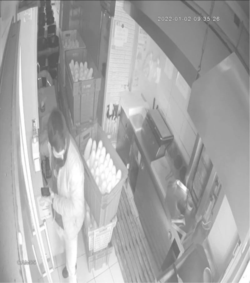 Bursa’da şarj edeceğini söyleyerek telefonu böyle çaldı
