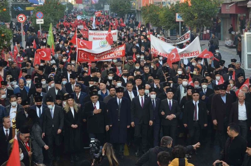 Mersin’de kurtuluş coşkusu Zafer Yürüyüşüyle doruğa ulaştı
