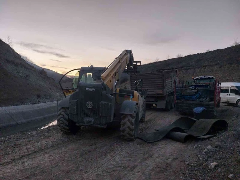 Çalıştıkları maden şirketine ait inşaat malzemelerini çalıp satan işçiler yakalandı
