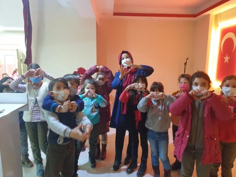 Yazar İlknur Işık öğrenciler ile buluştu
