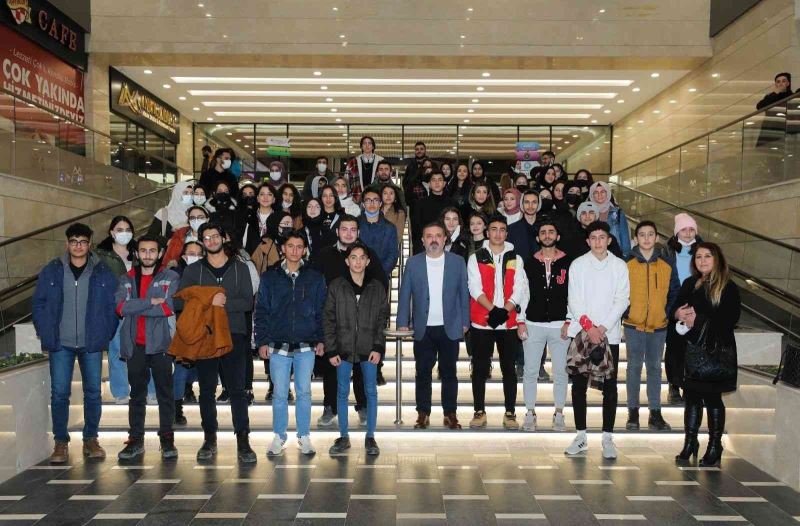 Sincan Belediye Başkanı Murat Ercan öğrencileri, Kesişme: İyi Ki Varsın Eren” filmine götürdü

