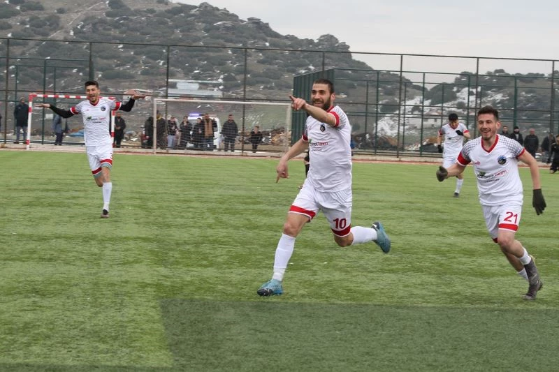 Kulaspor Play-Off’a göz kırptı
