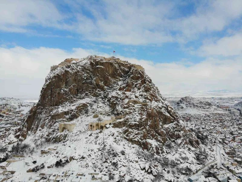 (Özel) Tarihi Karahisar Kalesi beyaz gelinliğini giydi

