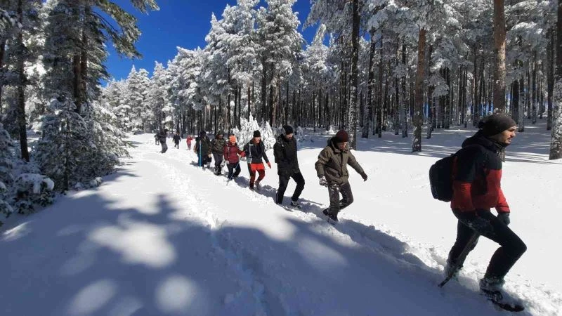 Doğa tutkunlarından Sündiken Dağları’nın eşsiz kar manzarasında zirve yürüyüşü
