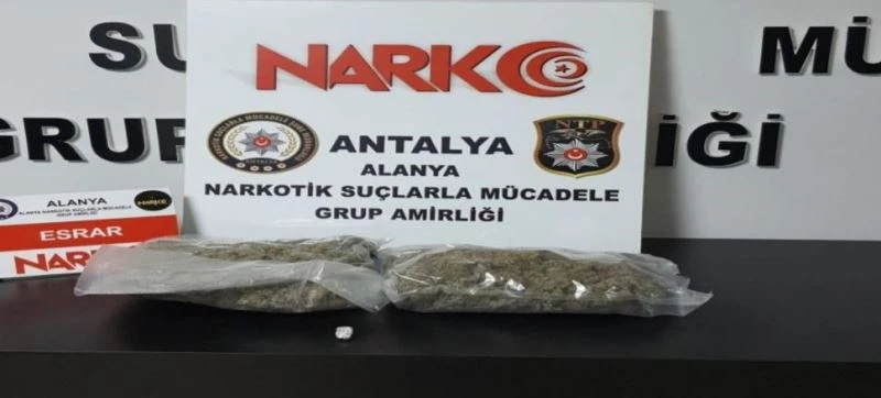 Otogarda şüpheli şahsın üzerinden 960 gram esrar çıktı
