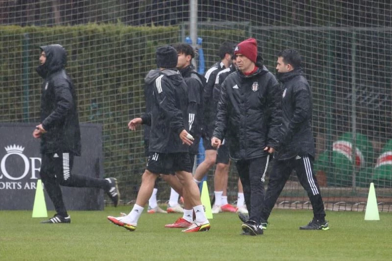 Beşiktaş, Antalya kampının altıncı gününde sağanak altında çalıştı