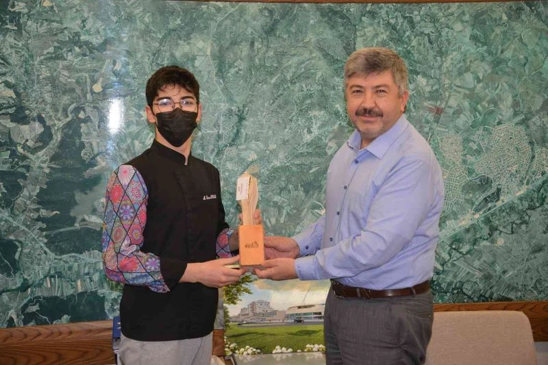 Şampiyon aşçı Mustafa Eren Akalın Gediz’de
