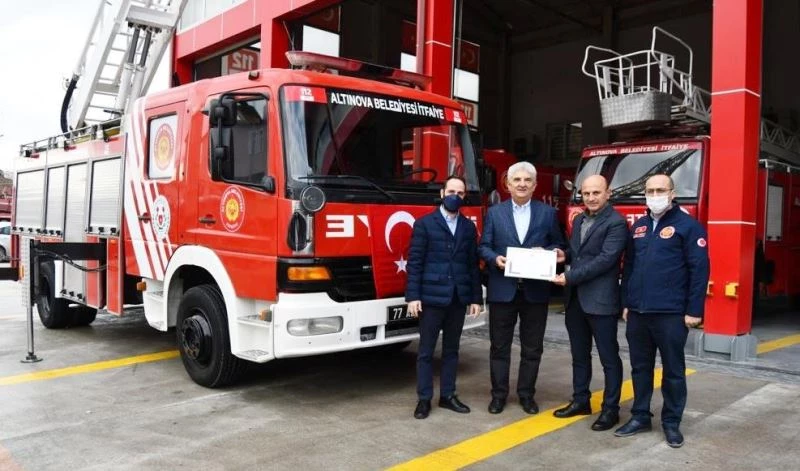 Altınova itfaiyesine yeni araç
