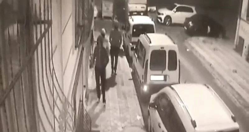 Sultangazi’de hırsız girdiği evden aldığı anahtarla 250 bin TL’lik otomobili çaldı
