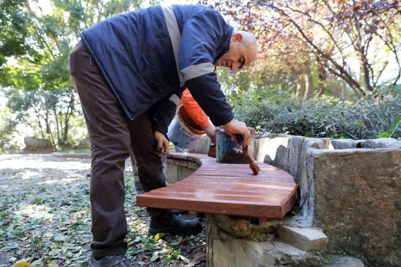 Büyükşehir’den banklara bakım
