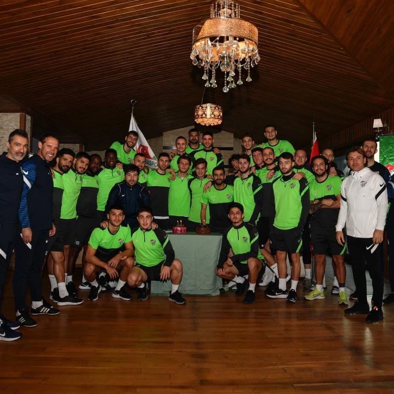 Ramazan Keskin ve Onur Atasayar’a doğum günü sürprizi
