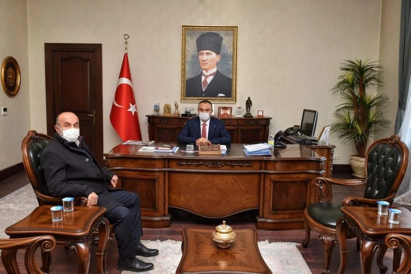 Şehit Özalkan’ın babası Vali Soytürk ile bir araya geldi
