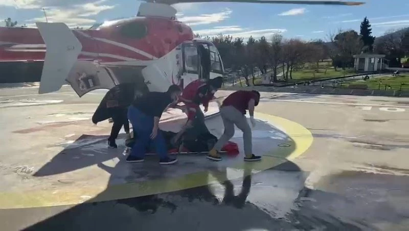 Kalp damarında baloncuk oluşan hastanın yardımına ambulans helikopter yetişti
