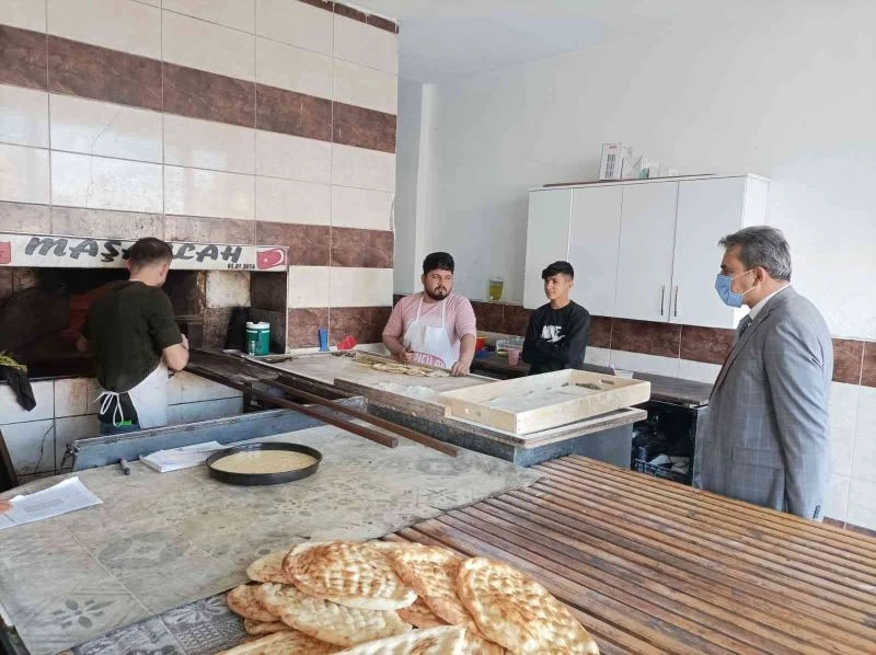 Başkan Emre, esnaflarla bir araya geldi
