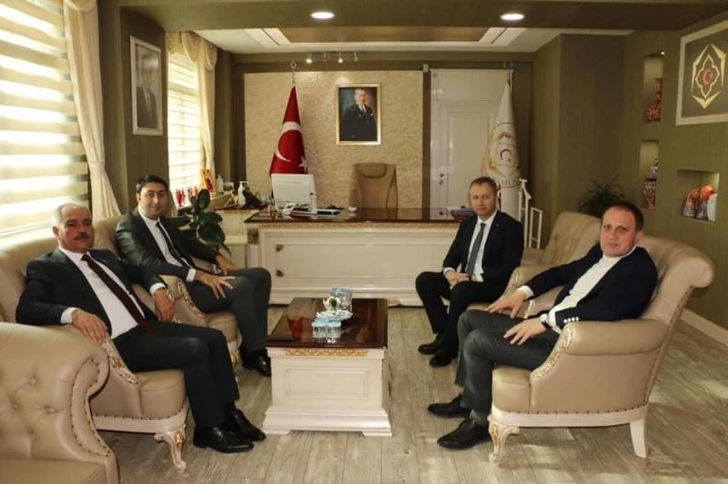 Pervari Kaymakamı Yerlikaya’dan Hizan Kaymakamı Yelek’e ziyaret
