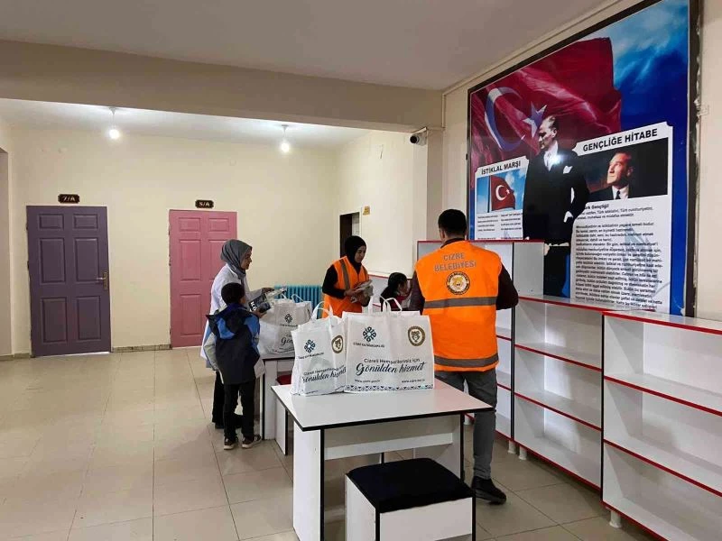 Cizre’de okul kütüphanelerine kitap destekleri devam ediyor
