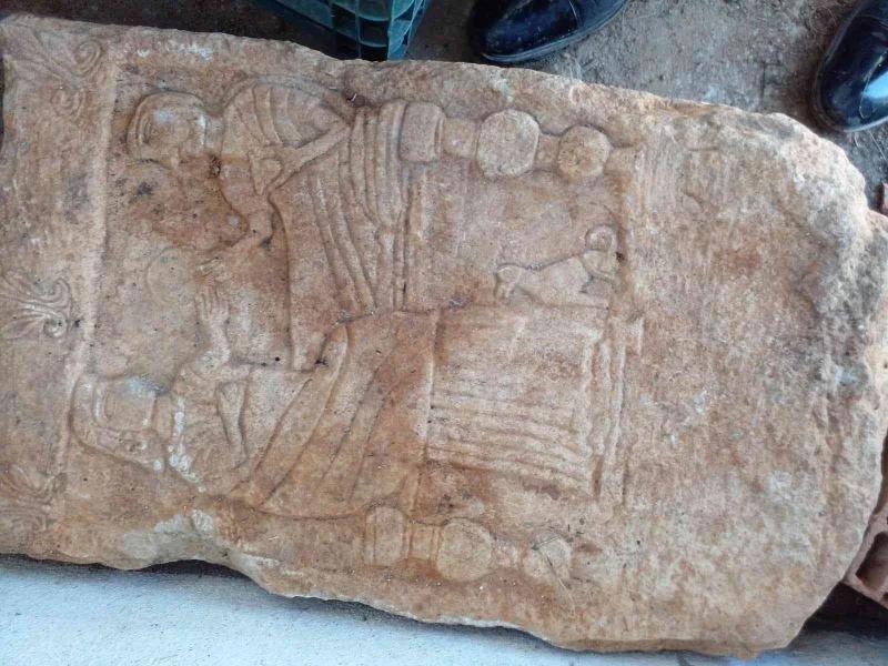 Tarihi eser kaçakçıları jandarmaya yakalandı
