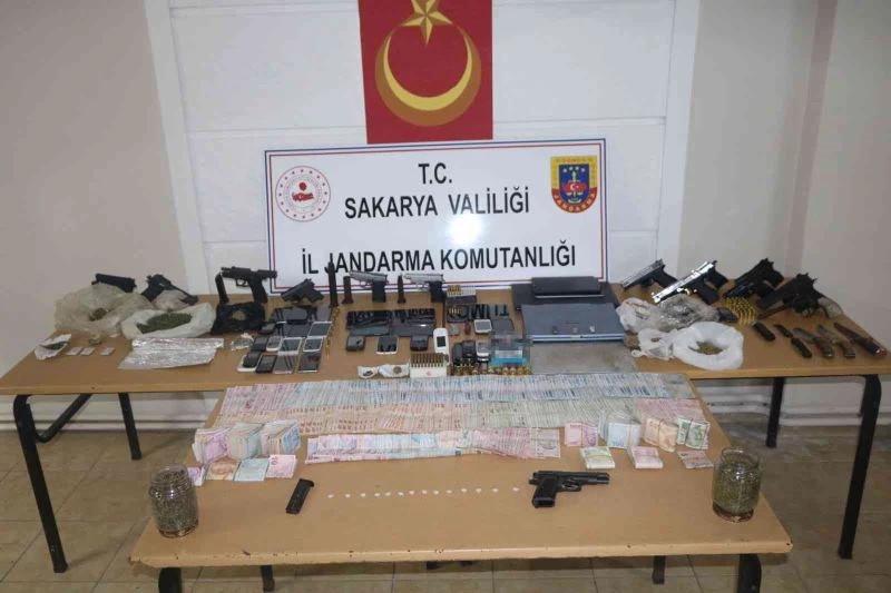 Jandarmanın yakaladığı 3 bin 543 şüpheliden 925’i tutuklandı
