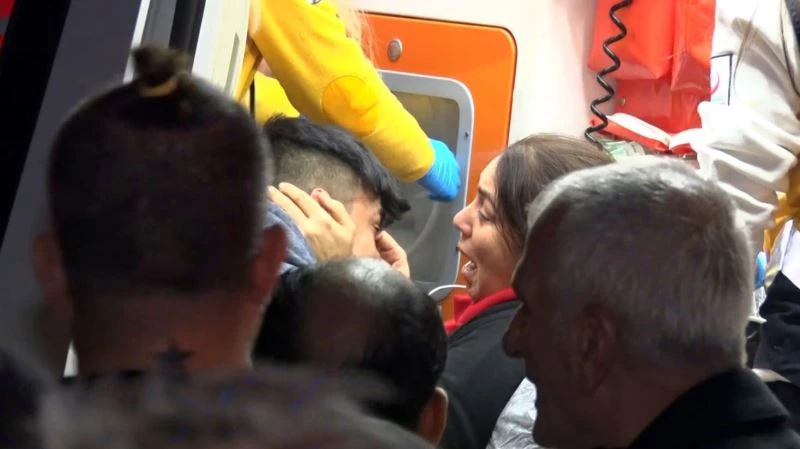 Oğlunu alev topuna dönen evde sandı, karşısında görünce gözyaşlarına boğuldu
