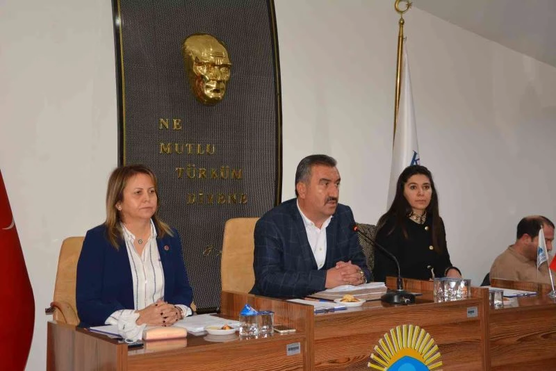 Korkuteli Belediye Meclisi, pazarcıların mevcut yerinde kalmasını oy çokluğuyla kabul etti
