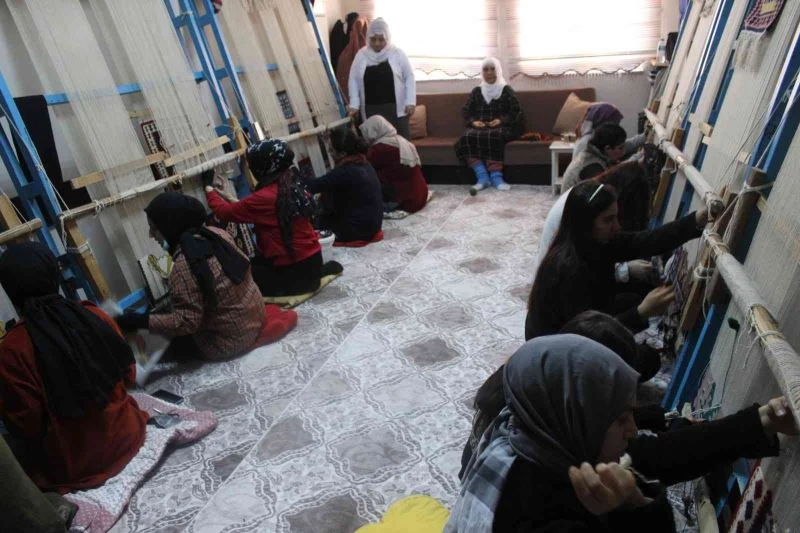 Ayşe nine gençlik hayaline 75’inde başında başladı
