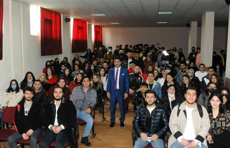 ADÜ Rektörü Aldemir, Atça MYO öğrencileri ile bir araya geldi
