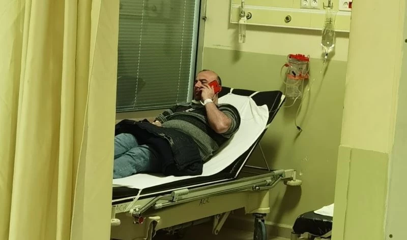 Sıvı yapıştırıcıyı su zannedip içti, hastanelik oldu
