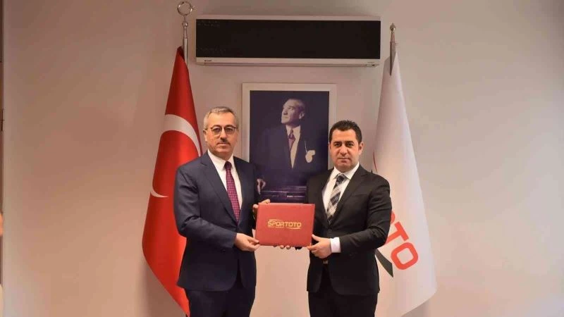 Kahramanmaraş’ta her mahalleye halı saha ve pota
