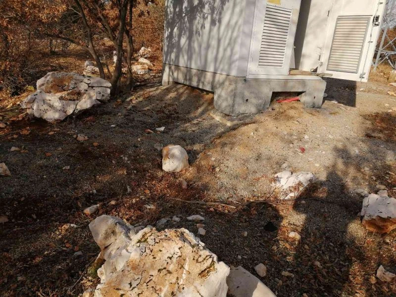 Makas üzerindeki kablo numuneleri hırsızlık şüphelisini ele verdi
