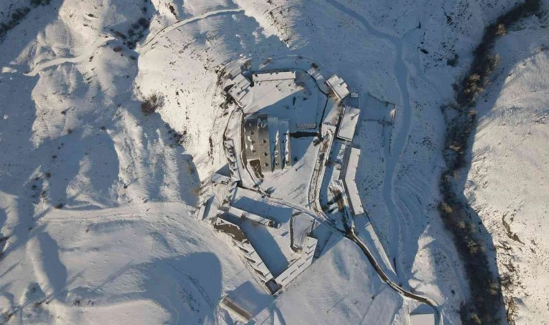 Baksı Müzesi karla kaplandı görsel şölen oluşturdu
