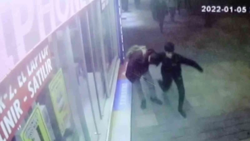 Hırsını alamayan saldırgan 3. bıçak darbesini vurup kaçtı
