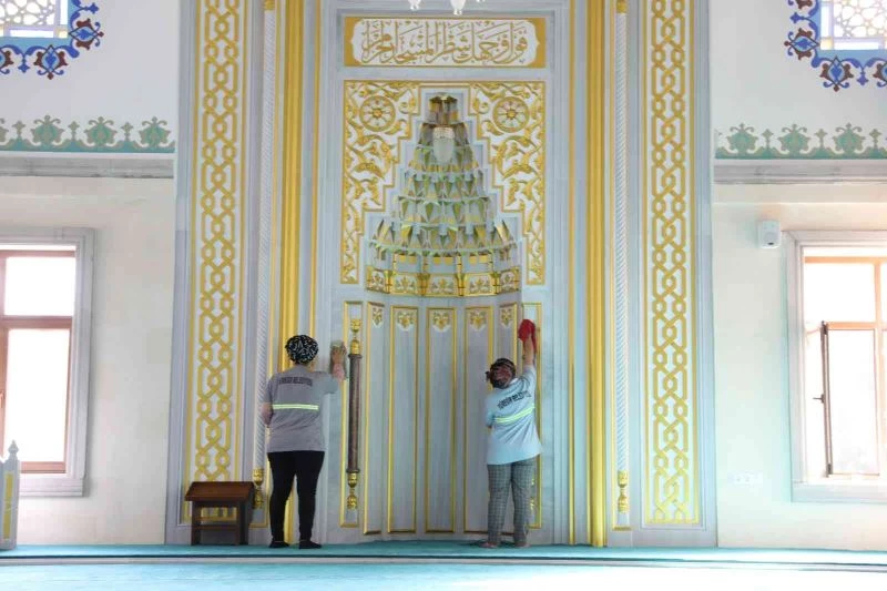 Yüreğir’de ibadethaneler temizleniyor
