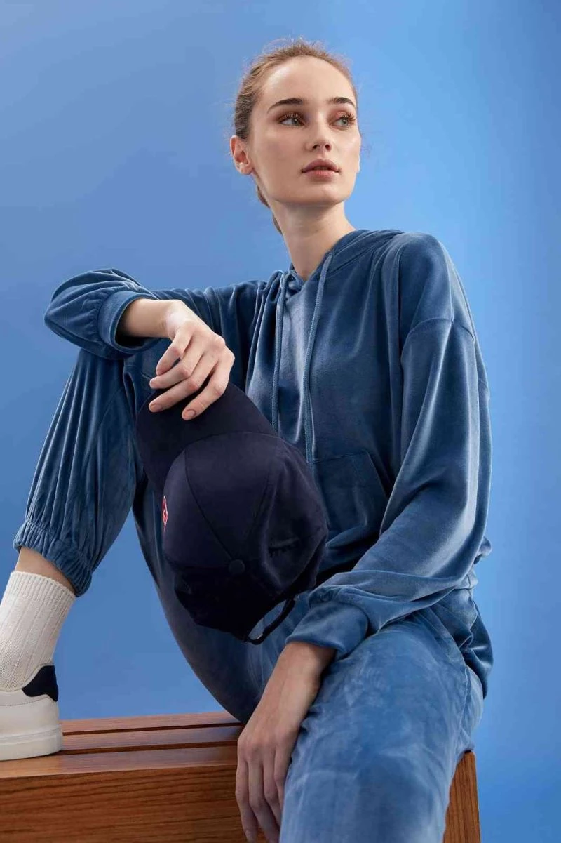 Kadife kumaşlar günlük stille buluşuyor
