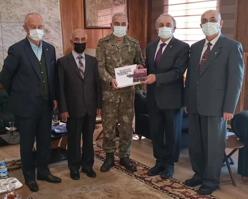 Kolordu komutanı Uzun’a ‘Sarıkamış’ kitabı
