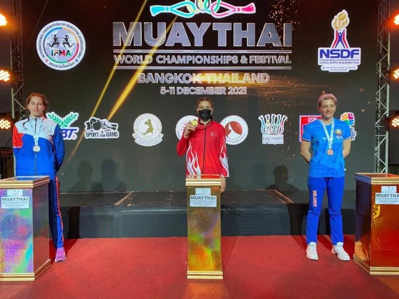 Dolandırıcı ve sakatlık şokuna rağmen 5. dünya şampiyonluğunu almayı başardı
