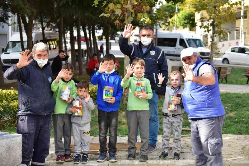 Tuzlalı çocuklardan yürekleri ısıtan görüntü

