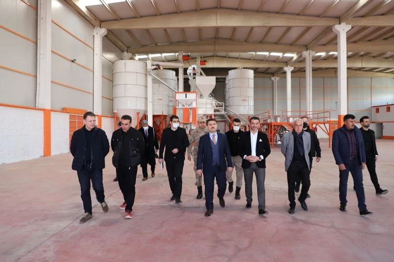 Kaymakam Tunç, İsmail Ebul-İz El Cezeri Organize Sanayi Bölgesinde fabrikaları gezdi
