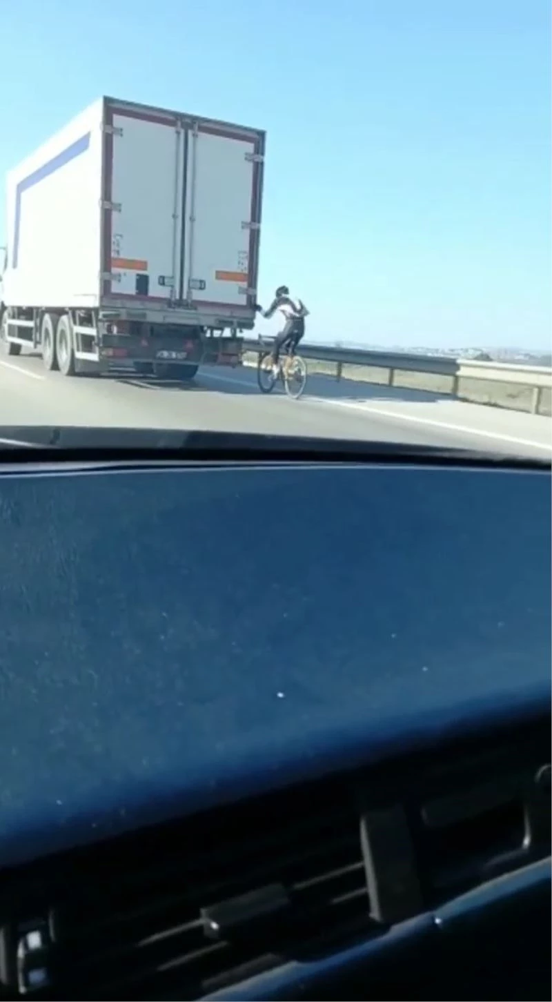 Bursa’da bisikletlinin tehlikeli yolculuğu kameralara yansıdı
